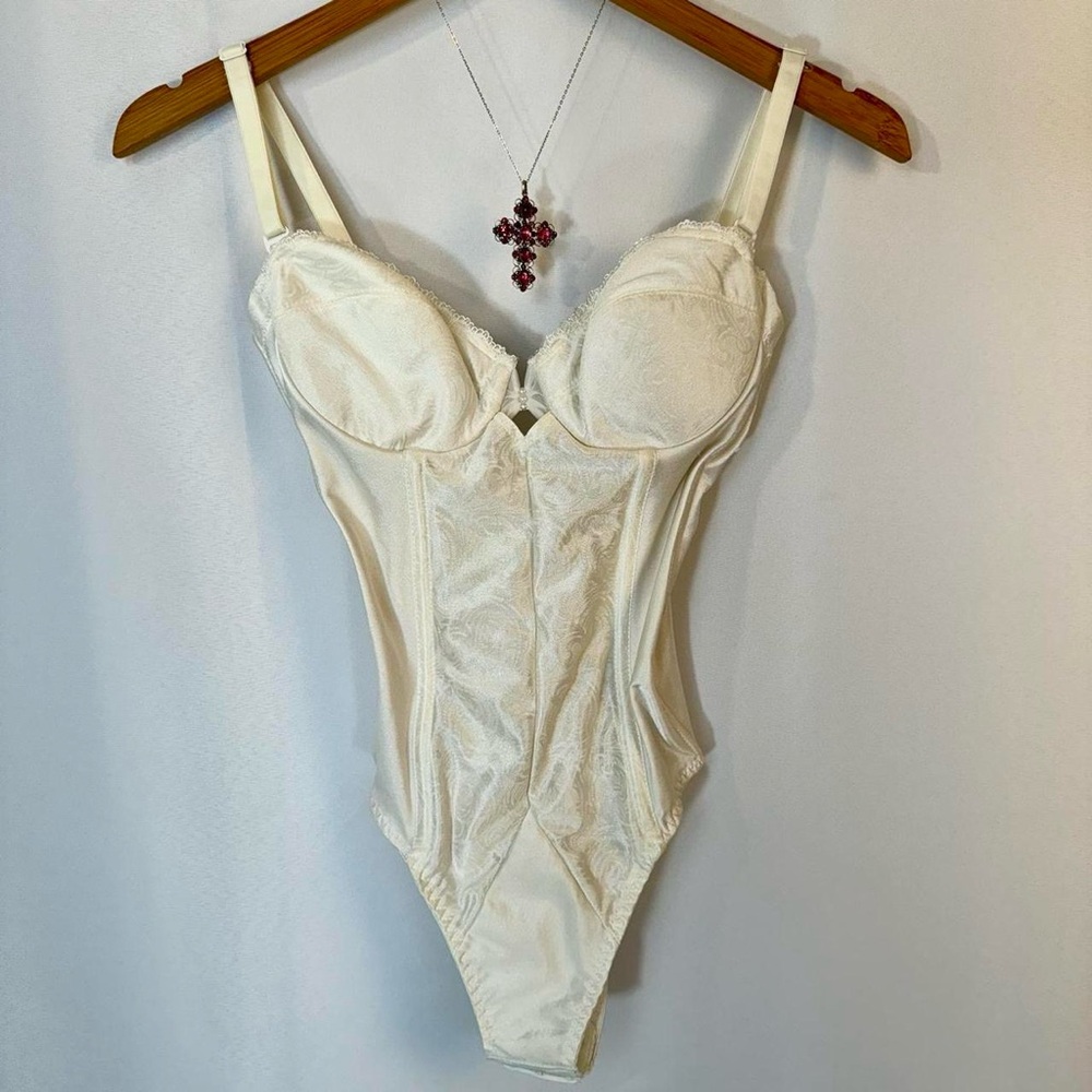 Vintage White satin corset with boning bodysuit. Women’s size 34B. Pearl detail.